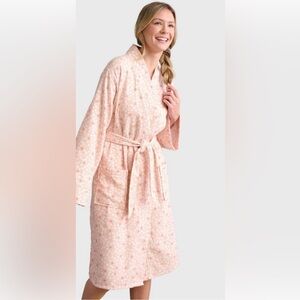 Room Essentials Pink Dotted Bathrobe PERFECT CHRISTMAS GIFT!!  L/XL   NWT